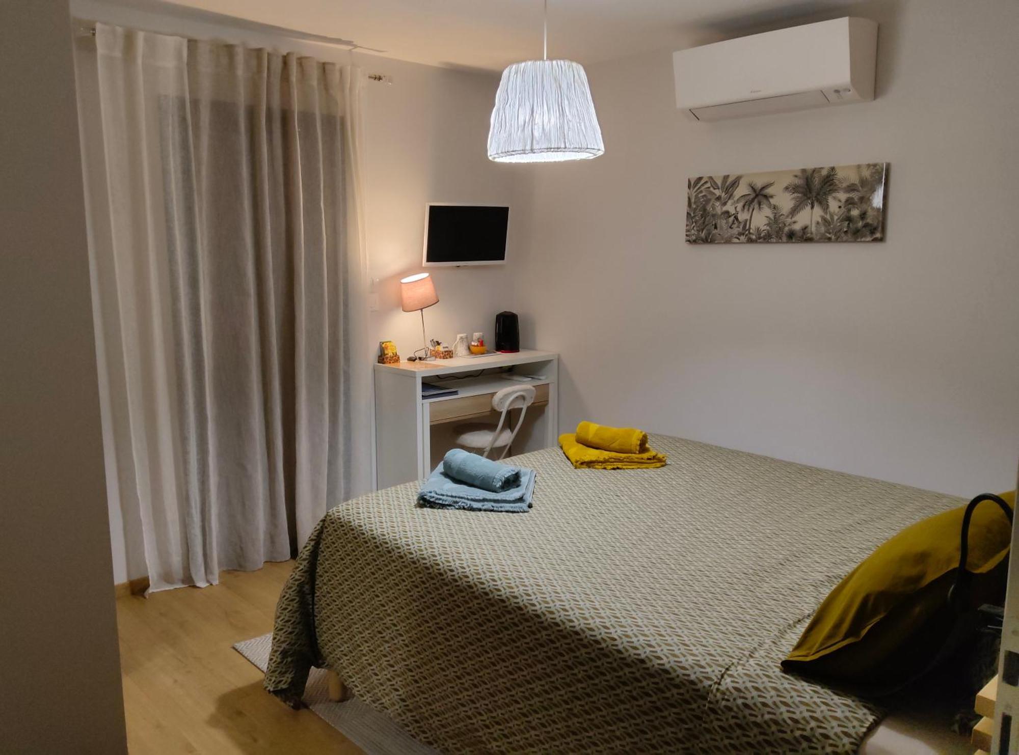 Du Cote De Chez Paule, Chambre Avec Entree Independante Et Salle D'Eau Privative Semeac Ngoại thất bức ảnh