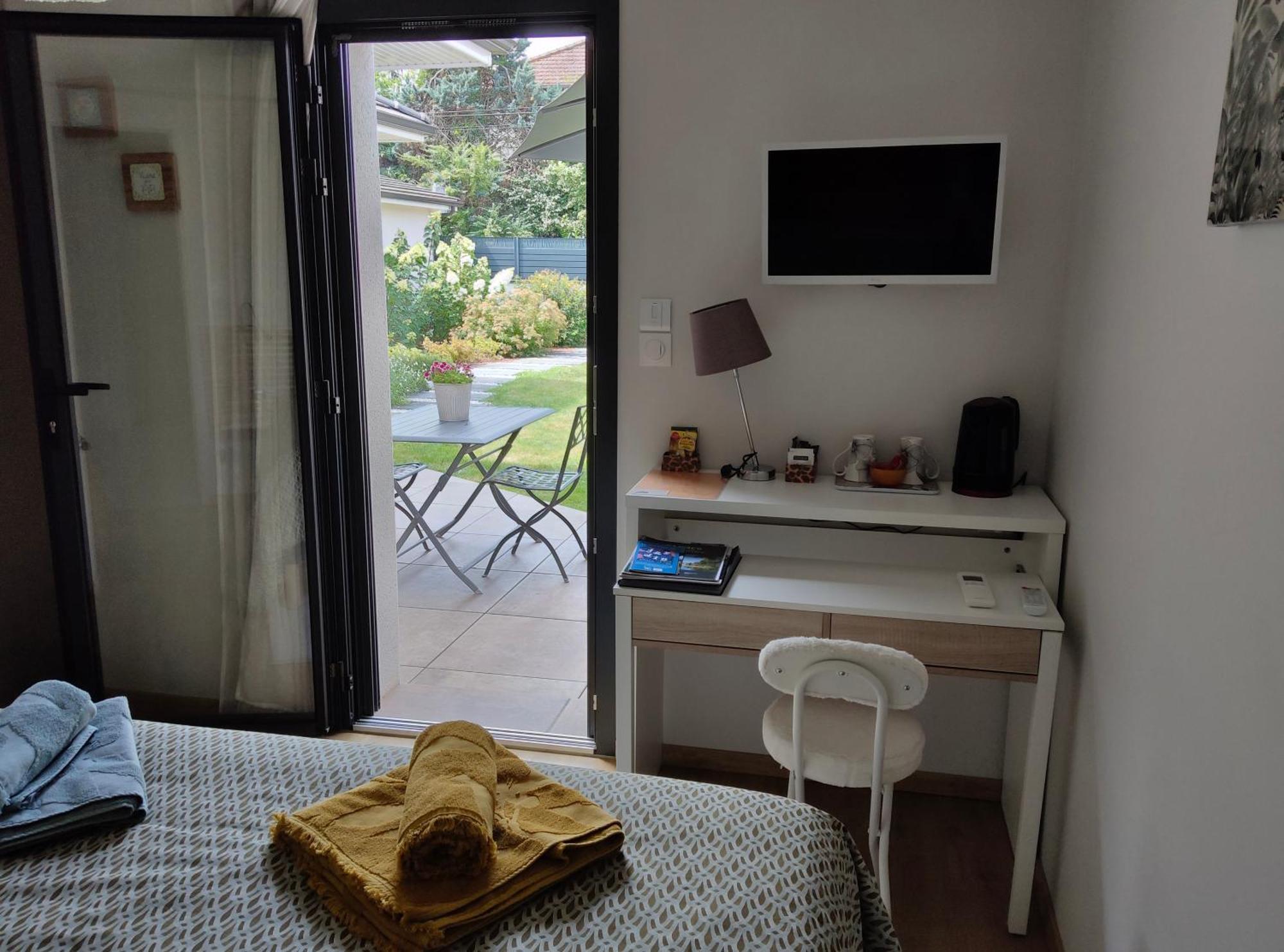 Du Cote De Chez Paule, Chambre Avec Entree Independante Et Salle D'Eau Privative Semeac Ngoại thất bức ảnh
